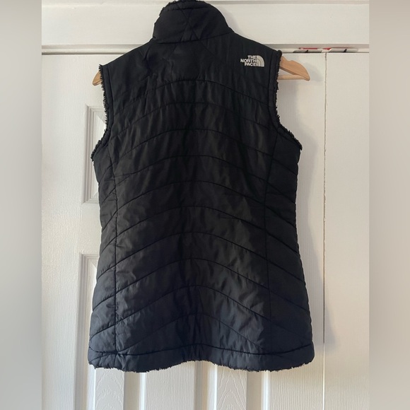 The North Face Black Reversible Vest XS Down and Faux Fur EUC - Picture 3 of 9